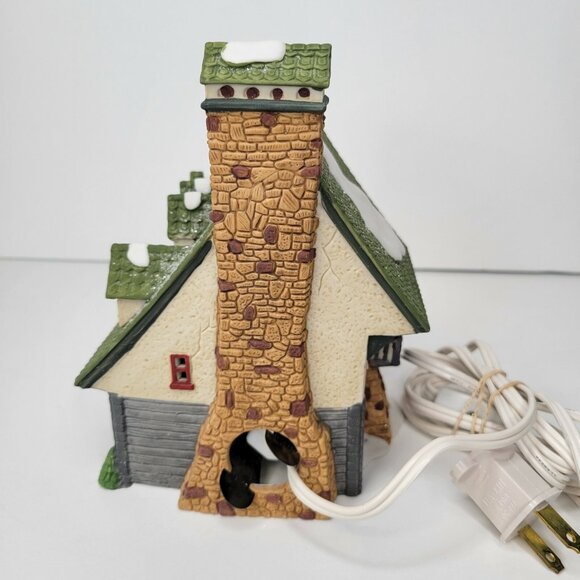 Department 56 North Pole Series Elf Bunkhouse 1990 - Picture 3 of 7